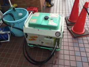 使用高圧洗浄機 (1)